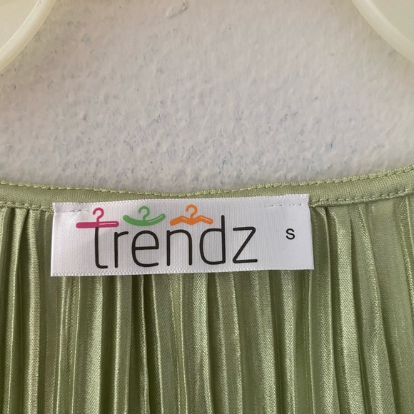 Top - Picture 3 of 3